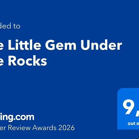 The Little Gem Under The Rocks Apartment *