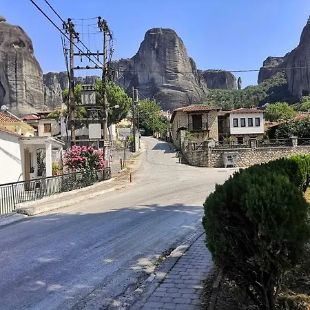 The Little Gem Under The Rocks Apartment *