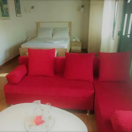 The Little Gem Under The Rocks Apartment *