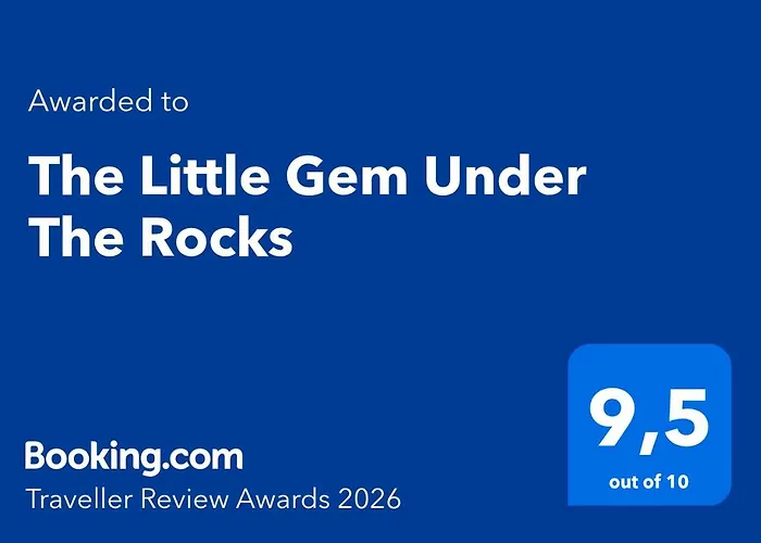 The Little Gem Under The Rocks Apartment *
